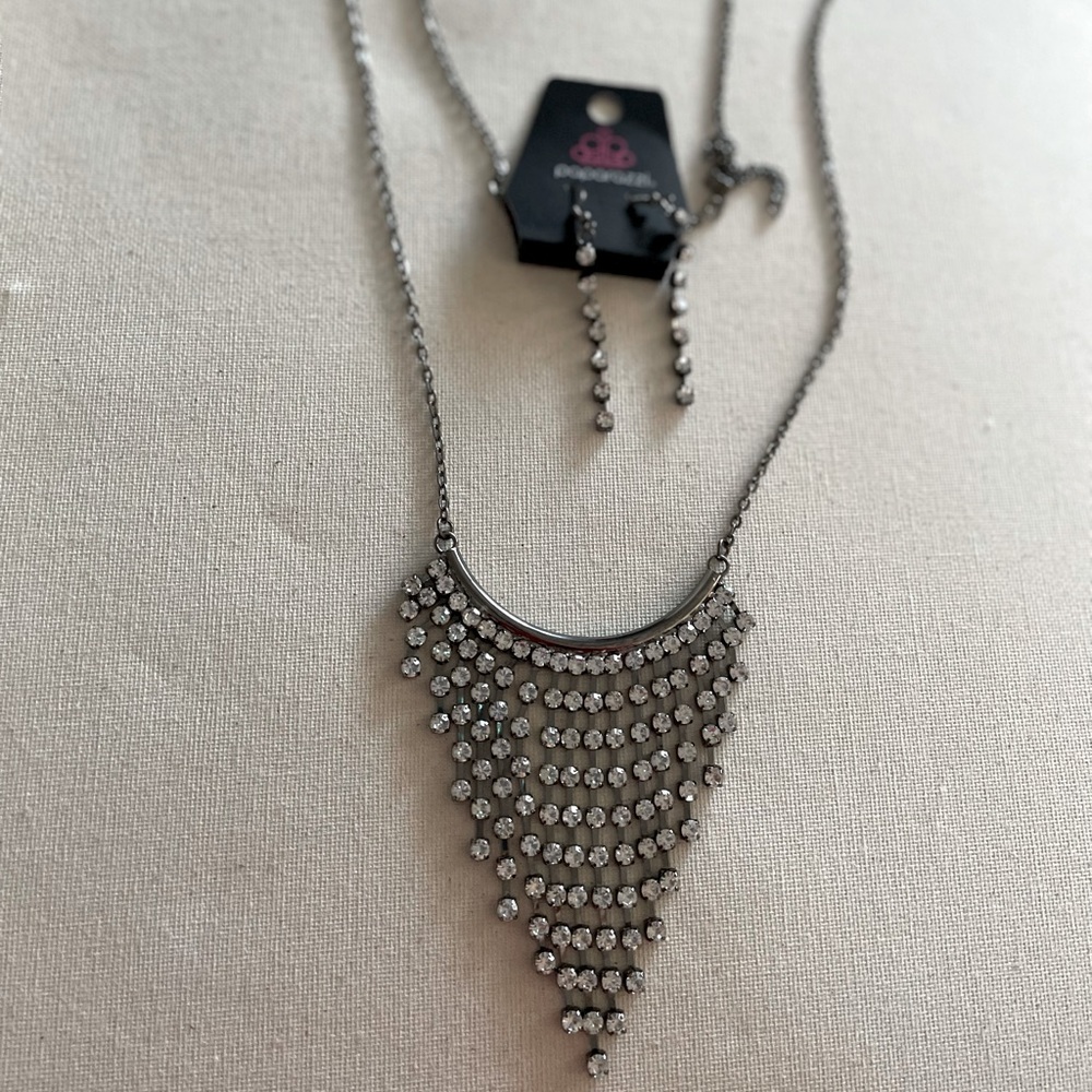 Paparazzi Necklace Set 🎄Sale